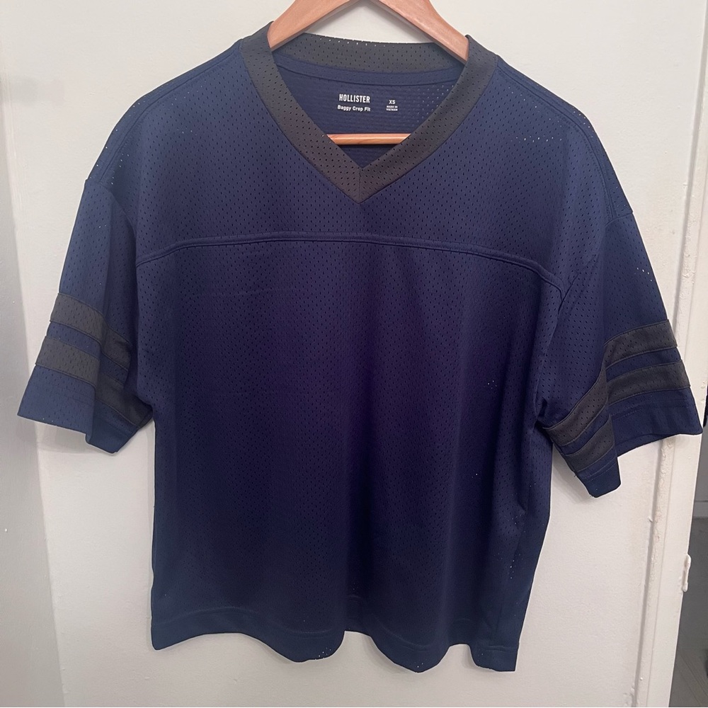 Hollister Men's Dark Blue V-Neck Jersey